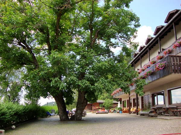 Foto esterno in estate Ganzaie