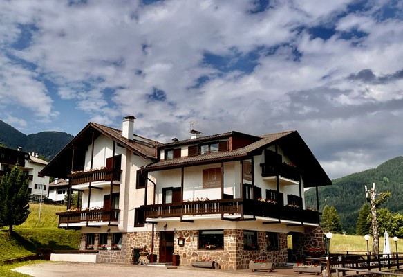 Photo exteriors B&B (Garni)-Hotel Edy