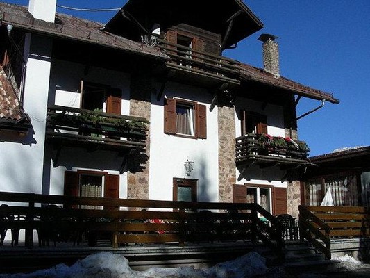 Foto esterno Hotel Bucaneve