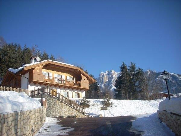 Foto invernale di presentazione Perlaie - Appartamenti in agriturismo 2 fiori