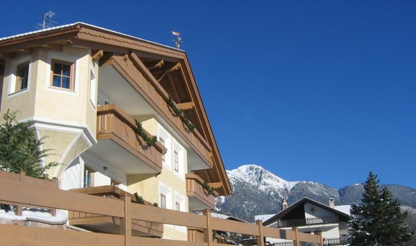 Photo exteriors Apartments Casa Salesai