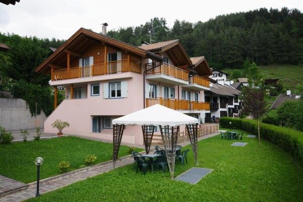 Foto esterno in estate Le Plejadi