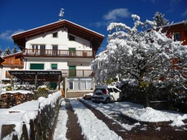 Foto invernale di presentazione Casa Corina - Appartamenti 3 fiori