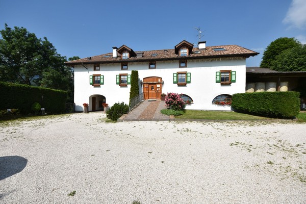 Foto esterno in estate Maso Chelò