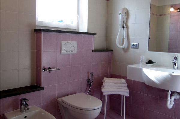 Foto del bagno Garni (B&B) Affittacamere Famiglia Ceschini