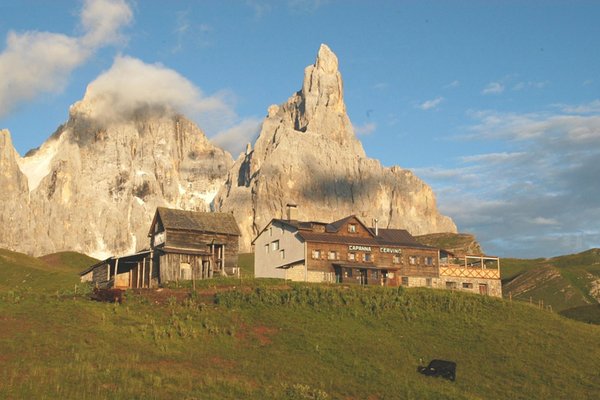 Sommer Präsentationsbild Berghütte mit Zimmern Capanna Cervino