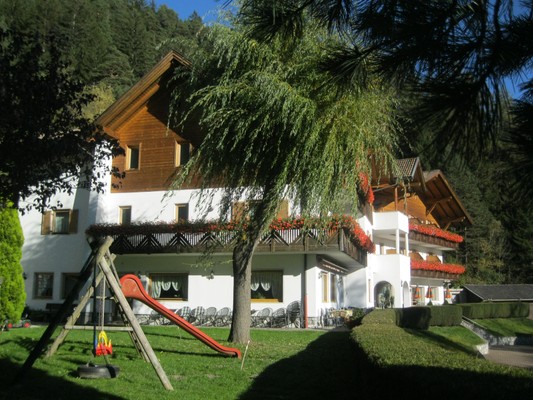 Foto Außenansicht Hotel Larch