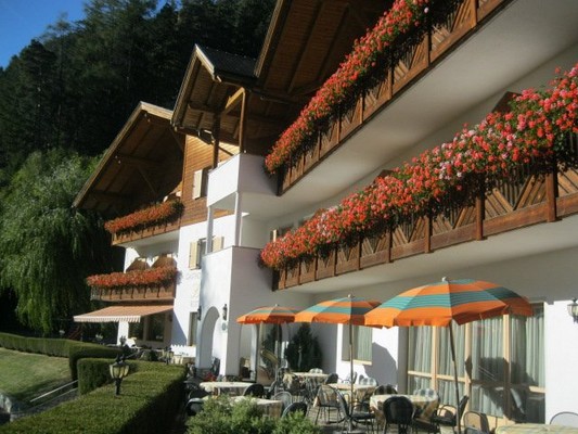 Foto Außenansicht Hotel Larch