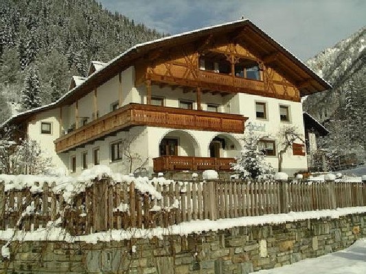 Foto Außenansicht Bauernhofspension Bacherhof