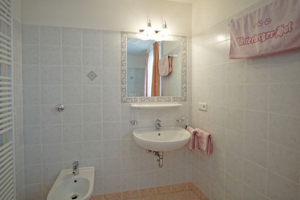 Foto del bagno B&B + Appartamenti in agriturismo Unterbergerhof