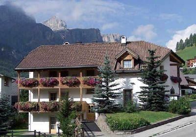 Photo exteriors Residence Chalet Cristina Dep. Hotel Sassongher