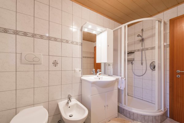 Foto del bagno Appartamenti in agriturismo Gartnerhof