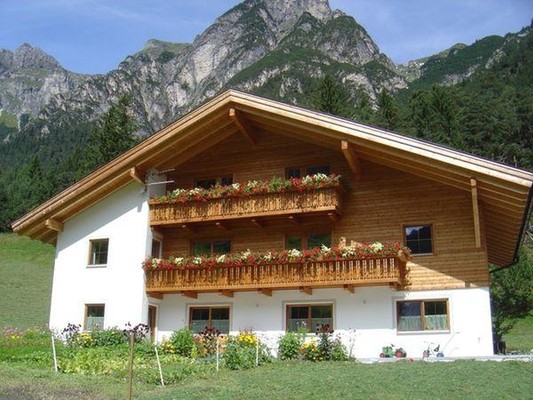 Foto esterno Appartamenti in agriturismo Fluenerhof