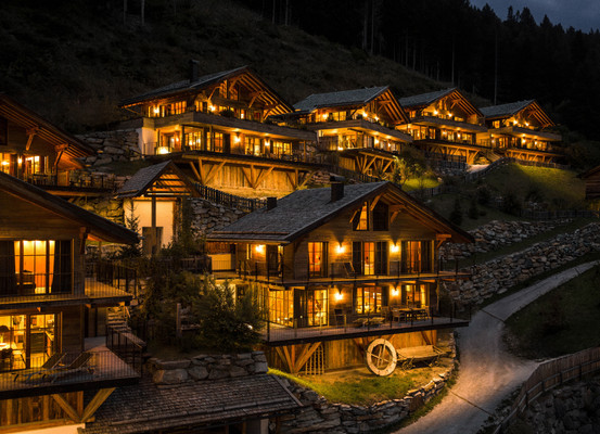 Foto Außenansicht Alphotel Tyrol & Mons Silva Luxury Chalets