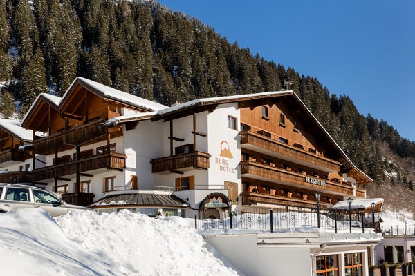Foto Außenansicht Berghotel Ratschings