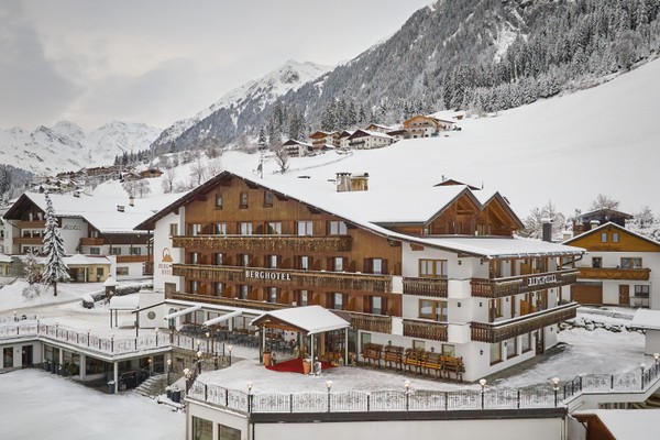 Foto Außenansicht Berghotel Ratschings