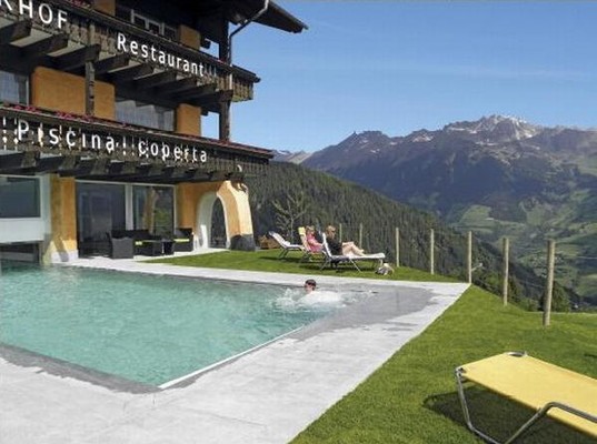 Photo of the outdoor swimming pool
