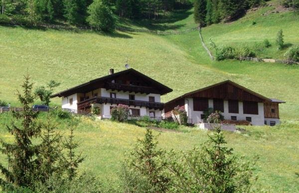 Foto estiva di presentazione Heiserhof - Appartamenti in agriturismo 2 fiori