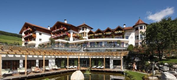 Foto estiva di presentazione Hotel Bacherhof