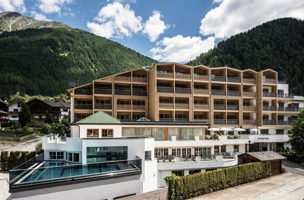 Foto Außenansicht Hotel Falkensteinerhof & SPA
