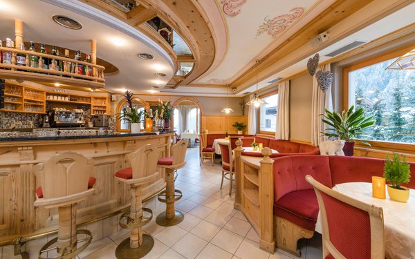 Foto del bar B&B-Hotel + Residence Alpenrose