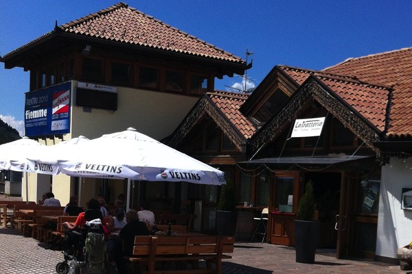 Foto Außenansicht Restaurant Pizzeria La Trattoria