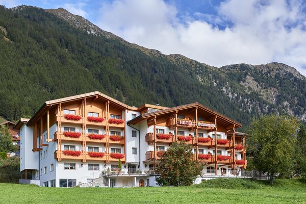Foto estiva di presentazione Hotel Schönwald