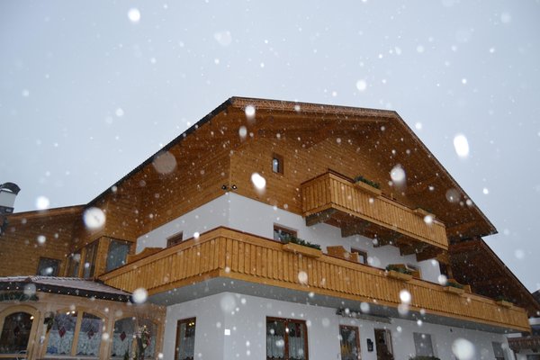 Foto esterno in inverno Häuslerhof