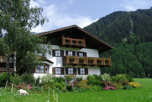 Foto Außenansicht Ferienwohnungen Huberhof