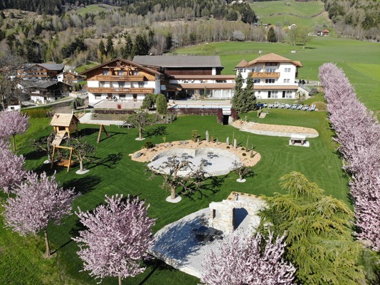 Foto esterno Hotel Nussbaumerhof
