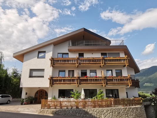 Foto Außenansicht B&B + Ferienwohnungen Haus Klara