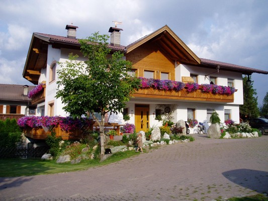 Foto Außenansicht Ferienwohnungen auf dem Bauernhof Schusterhof