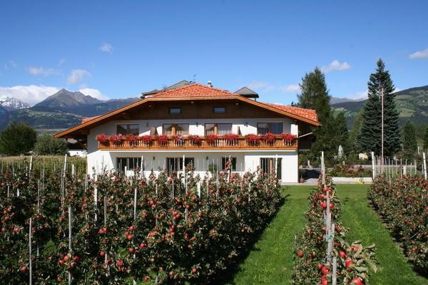 Foto Außenansicht Ferienwohnungen auf dem Bauernhof Stoanpeppele Hof