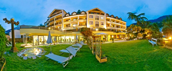 Foto Außenansicht Dominik Alpine City Wellness Hotel - Adults only