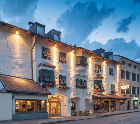 Foto Außenansicht Hotel Cavallino d'Oro - Goldenes Rössl - Adults only