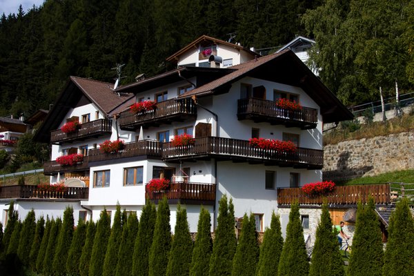 Foto esterno in estate Waldheim Alpine Appartements