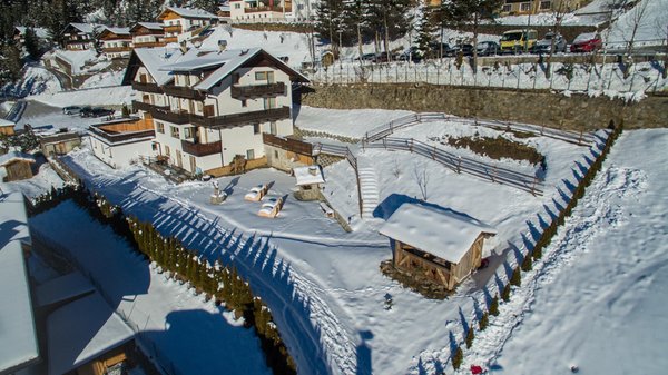 Foto esterno in inverno Waldheim Alpine Appartements