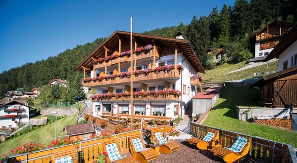 Sommer Präsentationsbild Hotel + Residence Alpenhof