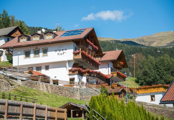 Foto esterno in estate Mountain Residence Alpenhof