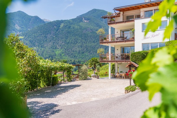 Photo exteriors B&B + Apartments Haus Karin