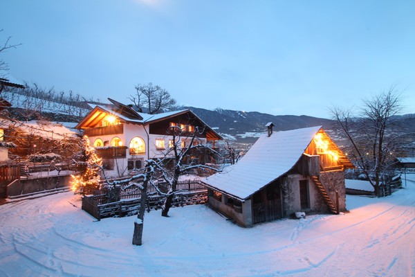 Foto Außenansicht B&B + Ferienwohnungen auf dem Bauernhof Tschiedererhof