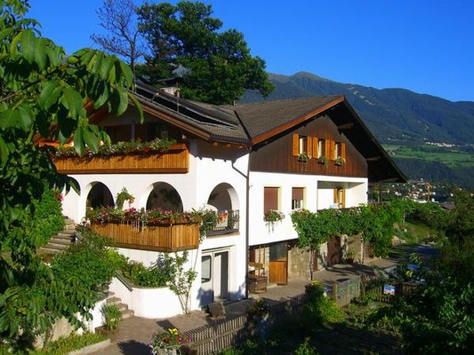 Foto Außenansicht B&B + Ferienwohnungen auf dem Bauernhof Tschiedererhof