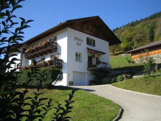Photo exteriors Farmhouse B&B + Apartments Gfaderhof