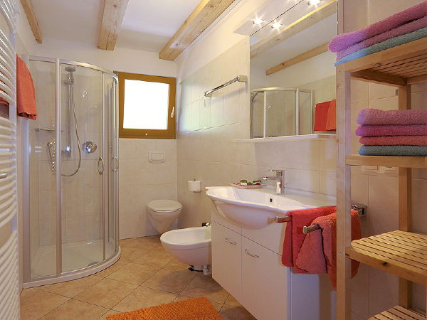 Foto del bagno Appartamenti in agriturismo Hofer Hof