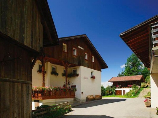 Foto Außenansicht Bauernhofspension Löchlerhof