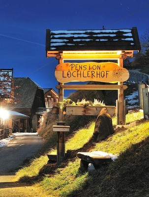Foto Außenansicht Bauernhofspension Löchlerhof