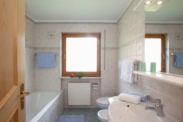 Foto del bagno Appartamenti in agriturismo Ciasa Alfred