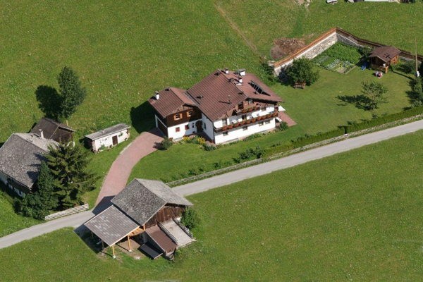 Lage B&B + Ferienwohnungen Grünfelder Lüsen