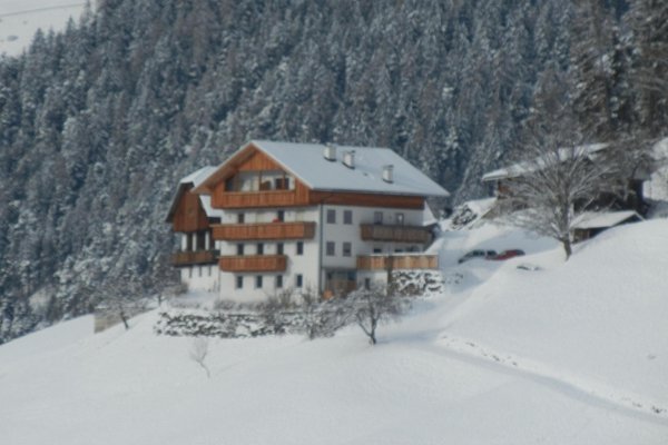 Foto invernale di presentazione Appartamenti in agriturismo Plansol