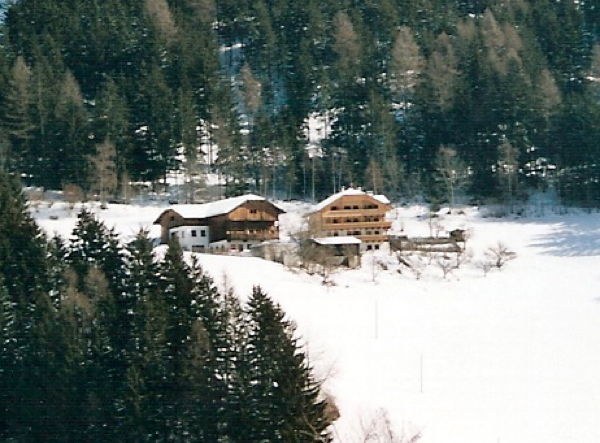 Foto esterno in inverno Gedrarz